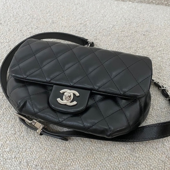 Authentic Pre-Owned Chanel CC Turnlock Flap Belt Bag Black Lambskin - Picture 2 of 15